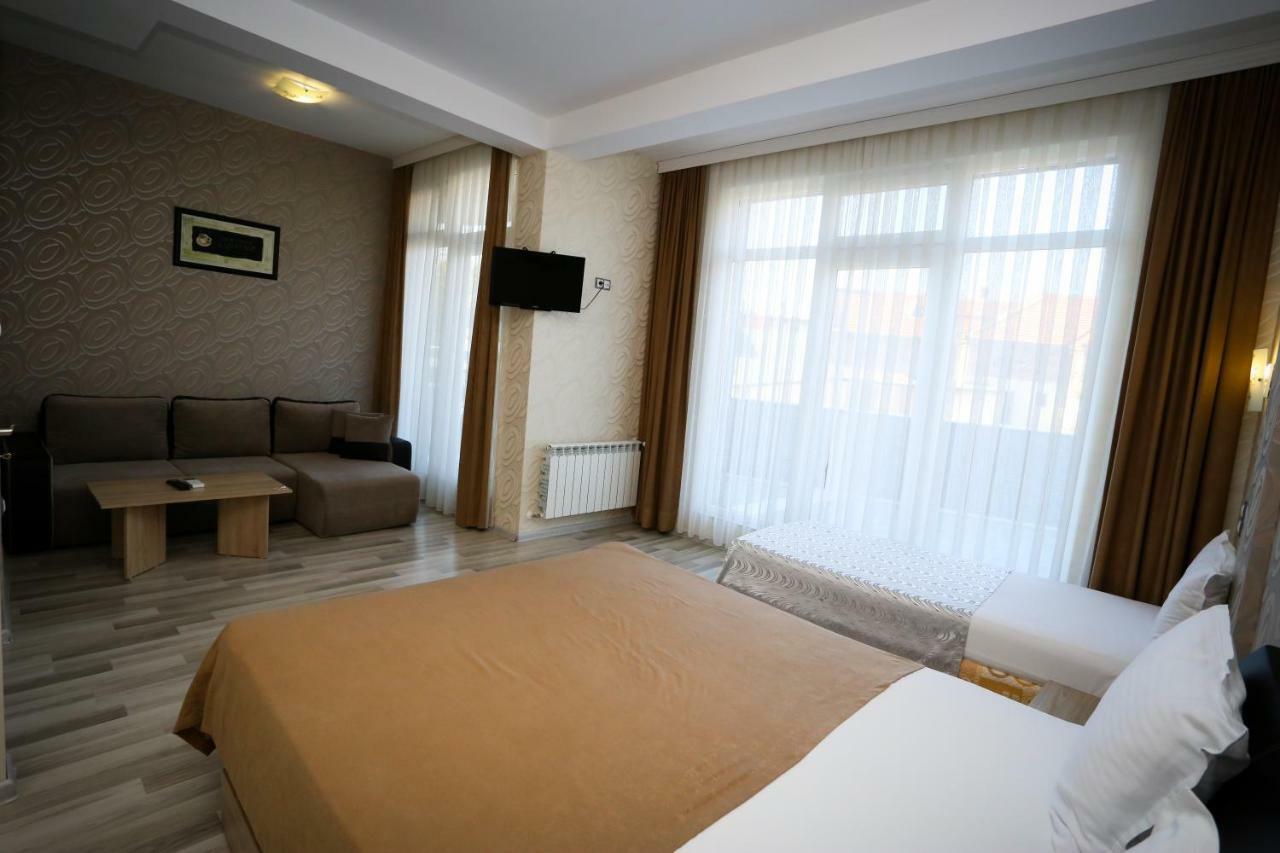 Apart Hotel Central 莫姆奇尔格勒 外观 照片